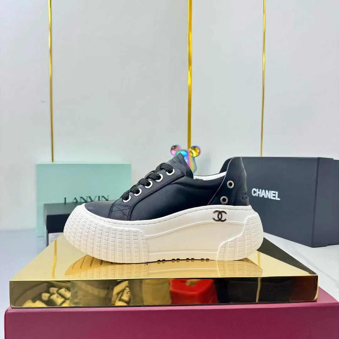 👟👟Ex-factory price 640👟👟 Chanel bread shoes ~ original calfskin panda shoes Chanel 25C latest hot style panda black and white sports shoes casual sneakers Xiaoxiang hot item classic black and white panda color coco girls must pay Fabric: original custom mixed sheepskin lining: original imported breathable mesh lining outsole: Original molded rubber + TPU combination Size: Women's 35-41